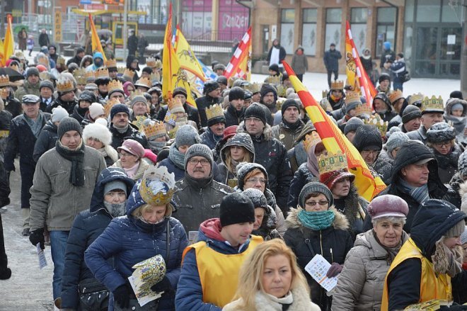 Orszak Trzech Króli przemaszerował ulicami Ostrołęki [06.01.2016] - zdjęcie #78 - eOstroleka.pl