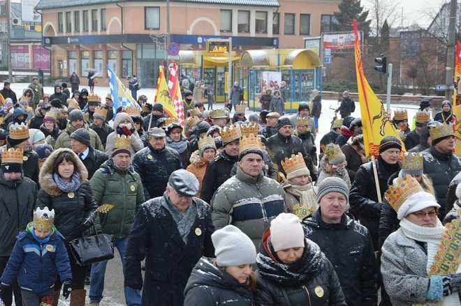 Orszak Trzech Króli przemaszerował ulicami Ostrołęki [06.01.2016] - zdjęcie #74 - eOstroleka.pl