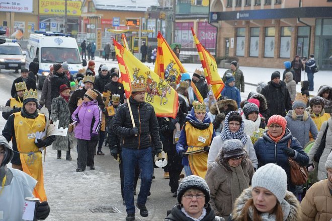 Orszak Trzech Króli przemaszerował ulicami Ostrołęki [06.01.2016] - zdjęcie #71 - eOstroleka.pl
