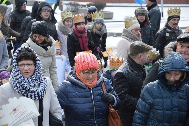 Orszak Trzech Króli przemaszerował ulicami Ostrołęki [06.01.2016] - zdjęcie #68 - eOstroleka.pl