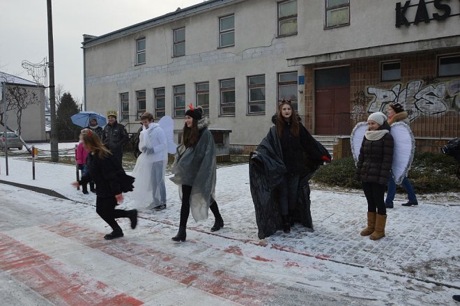 Orszak Trzech Króli przemaszerował ulicami Ostrołęki [06.01.2016] - zdjęcie #63 - eOstroleka.pl