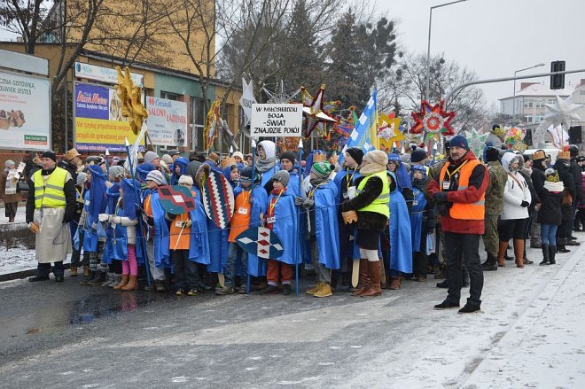 Orszak Trzech Króli przemaszerował ulicami Ostrołęki [06.01.2016] - zdjęcie #56 - eOstroleka.pl