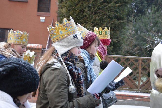 Orszak Trzech Króli przemaszerował ulicami Ostrołęki [06.01.2016] - zdjęcie #53 - eOstroleka.pl