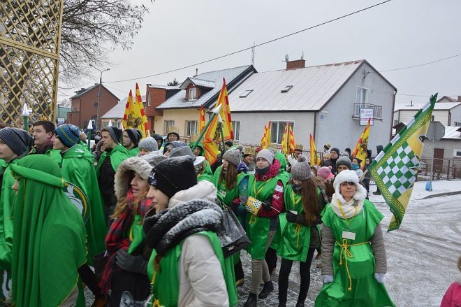 Orszak Trzech Króli przemaszerował ulicami Ostrołęki [06.01.2016] - zdjęcie #46 - eOstroleka.pl