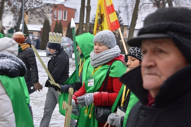 Orszak Trzech Króli przemaszerował ulicami Ostrołęki [06.01.2016] - zdjęcie #41 - eOstroleka.pl