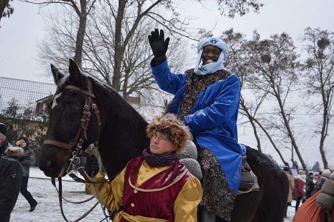 Orszak Trzech Króli przemaszerował ulicami Ostrołęki [06.01.2016] - zdjęcie #37 - eOstroleka.pl