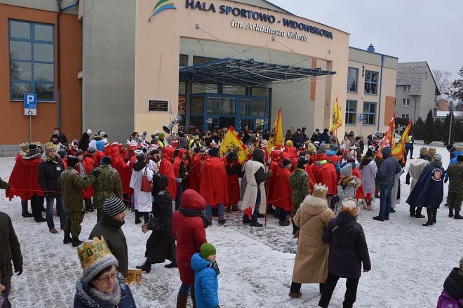 Orszak Trzech Króli przemaszerował ulicami Ostrołęki [06.01.2016] - zdjęcie #35 - eOstroleka.pl