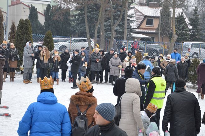 Orszak Trzech Króli przemaszerował ulicami Ostrołęki [06.01.2016] - zdjęcie #34 - eOstroleka.pl