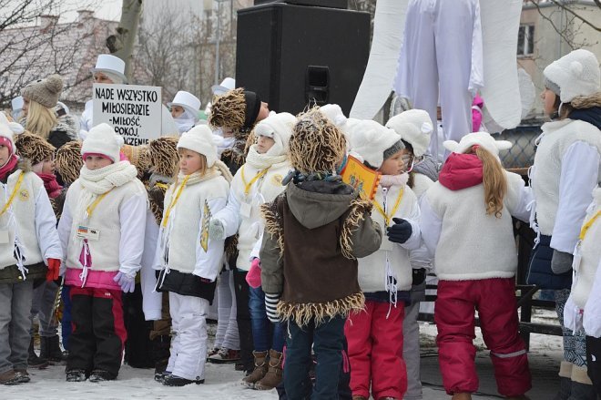 Orszak Trzech Króli przemaszerował ulicami Ostrołęki [06.01.2016] - zdjęcie #30 - eOstroleka.pl