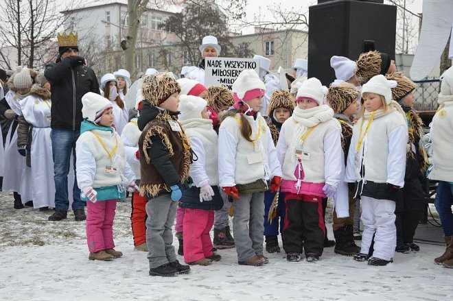 Orszak Trzech Króli przemaszerował ulicami Ostrołęki [06.01.2016] - zdjęcie #28 - eOstroleka.pl