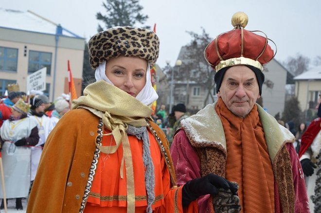 Orszak Trzech Króli przemaszerował ulicami Ostrołęki [06.01.2016] - zdjęcie #26 - eOstroleka.pl