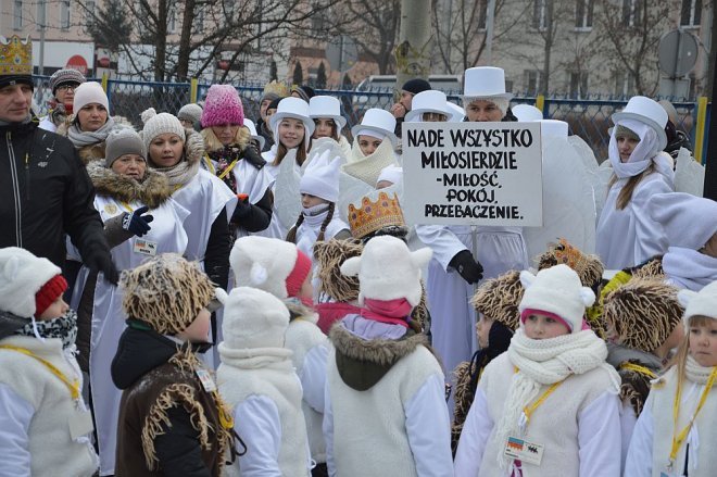 Orszak Trzech Króli przemaszerował ulicami Ostrołęki [06.01.2016] - zdjęcie #25 - eOstroleka.pl