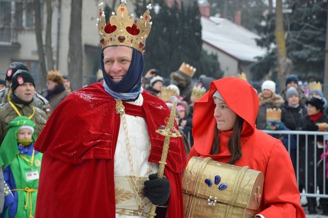 Orszak Trzech Króli przemaszerował ulicami Ostrołęki [06.01.2016] - zdjęcie #23 - eOstroleka.pl