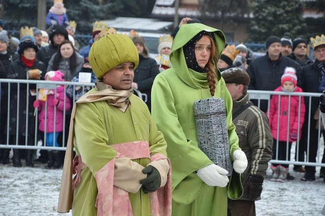 Orszak Trzech Króli przemaszerował ulicami Ostrołęki [06.01.2016] - zdjęcie #22 - eOstroleka.pl