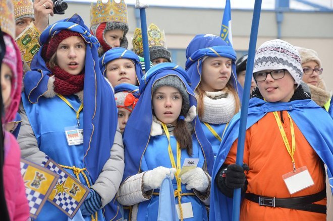 Orszak Trzech Króli przemaszerował ulicami Ostrołęki [06.01.2016] - zdjęcie #15 - eOstroleka.pl