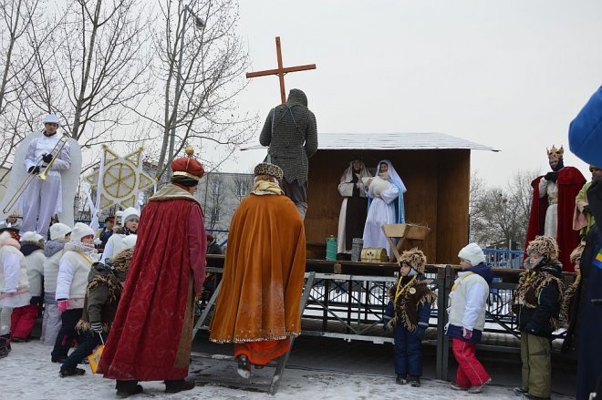 Orszak Trzech Króli przemaszerował ulicami Ostrołęki [06.01.2016] - zdjęcie #14 - eOstroleka.pl