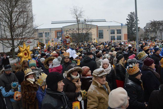 Orszak Trzech Króli przemaszerował ulicami Ostrołęki [06.01.2016] - zdjęcie #12 - eOstroleka.pl