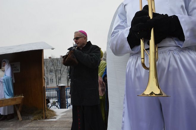 Orszak Trzech Króli przemaszerował ulicami Ostrołęki [06.01.2016] - zdjęcie #9 - eOstroleka.pl