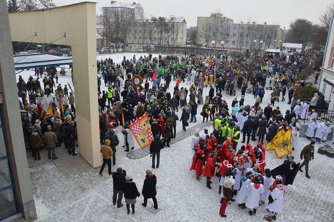 Orszak Trzech Króli przemaszerował ulicami Ostrołęki [06.01.2016] - zdjęcie #7 - eOstroleka.pl