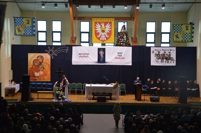 Orszak Trzech Króli przemaszerował ulicami Ostrołęki [06.01.2016] - zdjęcie #1 - eOstroleka.pl