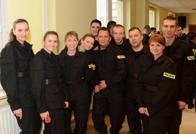 70 nowych policjantów trafiło do garnizonu mazowieckiego [05.01.2016] - zdjęcie #1 - eOstroleka.pl