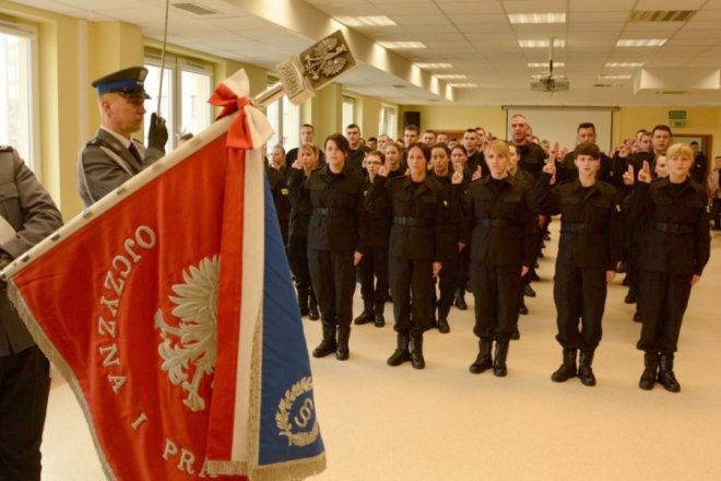 70 nowych policjantów trafiło do garnizonu mazowieckiego [05.01.2016] - zdjęcie #2 - eOstroleka.pl