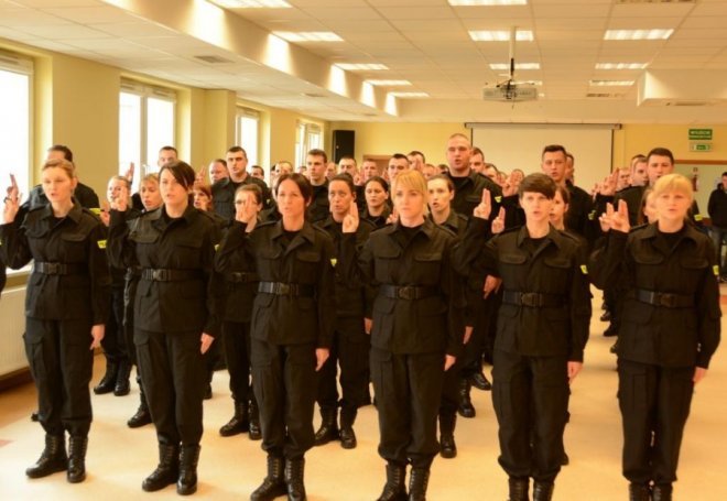 70 nowych policjantów trafiło do garnizonu mazowieckiego [05.01.2016] - zdjęcie #4 - eOstroleka.pl