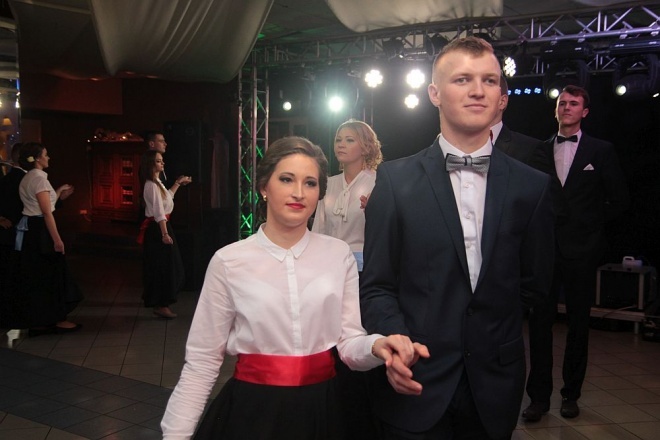 Bal Studniówkowy w Zespole Szkół Zawodowych nr 3 [09.01.2016] - zdjęcie #289 - eOstroleka.pl