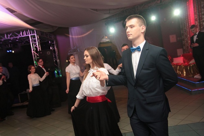 Bal Studniówkowy w Zespole Szkół Zawodowych nr 3 [09.01.2016] - zdjęcie #268 - eOstroleka.pl