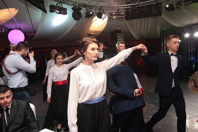 Bal Studniówkowy w Zespole Szkół Zawodowych nr 3 [09.01.2016] - zdjęcie #259 - eOstroleka.pl