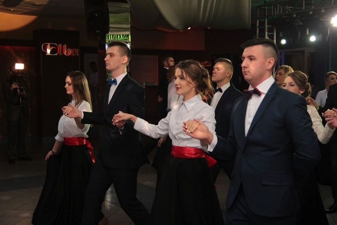 Bal Studniówkowy w Zespole Szkół Zawodowych nr 3 [09.01.2016] - zdjęcie #256 - eOstroleka.pl