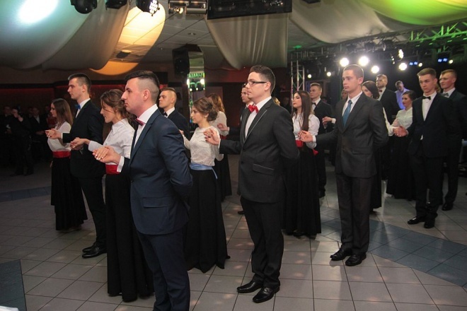 Bal Studniówkowy w Zespole Szkół Zawodowych nr 3 [09.01.2016] - zdjęcie #255 - eOstroleka.pl