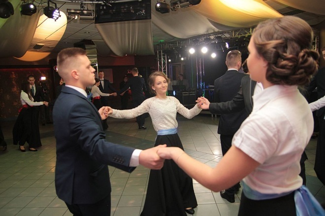 Bal Studniówkowy w Zespole Szkół Zawodowych nr 3 [09.01.2016] - zdjęcie #254 - eOstroleka.pl