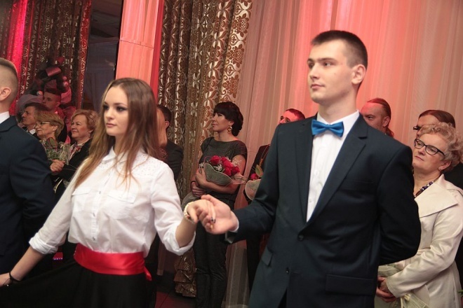 Bal Studniówkowy w Zespole Szkół Zawodowych nr 3 [09.01.2016] - zdjęcie #244 - eOstroleka.pl
