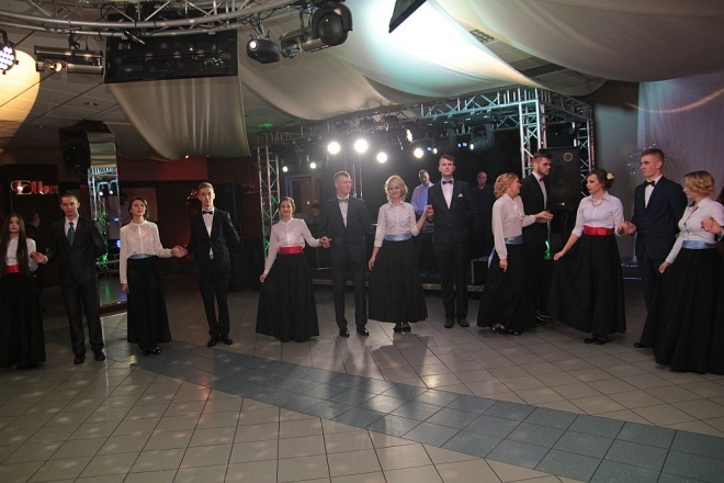 Bal Studniówkowy w Zespole Szkół Zawodowych nr 3 [09.01.2016] - zdjęcie #240 - eOstroleka.pl