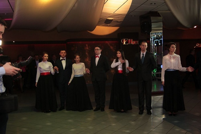 Bal Studniówkowy w Zespole Szkół Zawodowych nr 3 [09.01.2016] - zdjęcie #239 - eOstroleka.pl