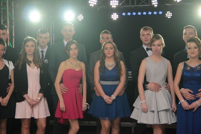 Bal Studniówkowy w Zespole Szkół Zawodowych nr 3 [09.01.2016] - zdjęcie #161 - eOstroleka.pl