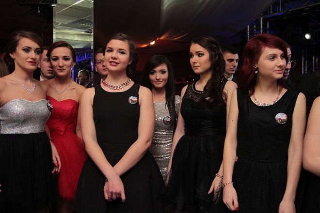 Bal Studniówkowy w Zespole Szkół Zawodowych nr 3 [09.01.2016] - zdjęcie #139 - eOstroleka.pl