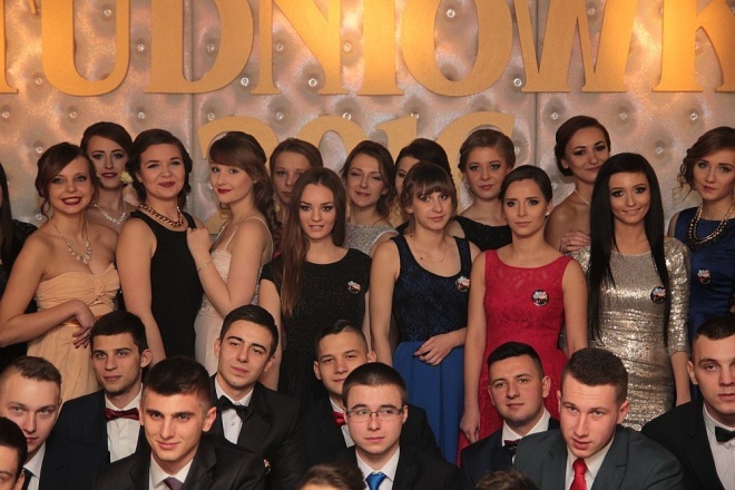 Bal Studniówkowy w Zespole Szkół Zawodowych nr 3 [09.01.2016] - zdjęcie #199 - eOstroleka.pl