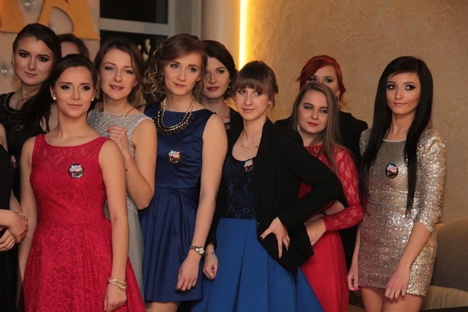 Bal Studniówkowy w Zespole Szkół Zawodowych nr 3 [09.01.2016] - zdjęcie #172 - eOstroleka.pl