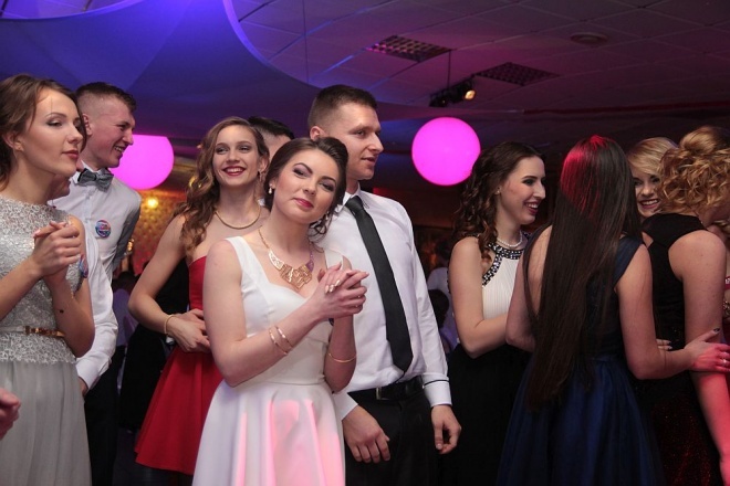 Bal Studniówkowy w Zespole Szkół Zawodowych nr 3 [09.01.2016] - zdjęcie #156 - eOstroleka.pl