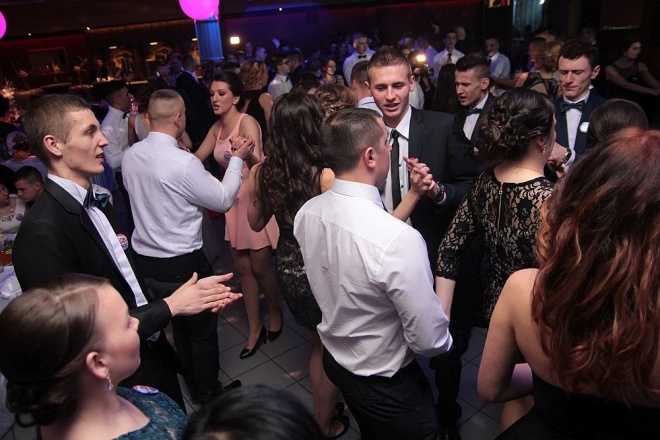 Bal Studniówkowy w Zespole Szkół Zawodowych nr 3 [09.01.2016] - zdjęcie #98 - eOstroleka.pl