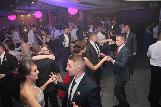 Bal Studniówkowy w Zespole Szkół Zawodowych nr 3 [09.01.2016] - zdjęcie #69 - eOstroleka.pl