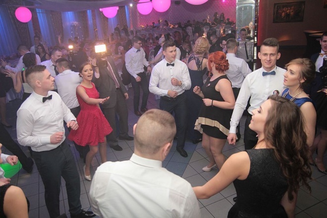 Bal Studniówkowy w Zespole Szkół Zawodowych nr 3 [09.01.2016] - zdjęcie #64 - eOstroleka.pl