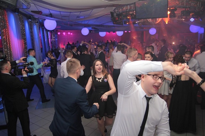 Bal Studniówkowy w Zespole Szkół Zawodowych nr 3 [09.01.2016] - zdjęcie #50 - eOstroleka.pl