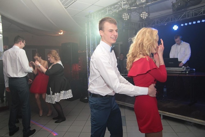 Bal Studniówkowy w Zespole Szkół Zawodowych nr 3 [09.01.2016] - zdjęcie #45 - eOstroleka.pl