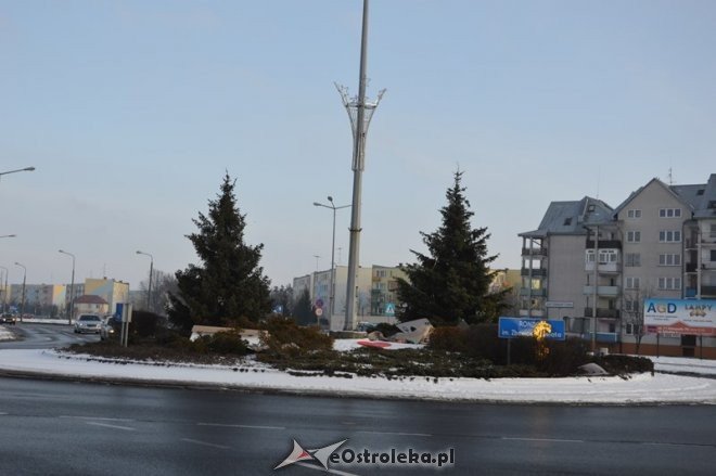 Dekoracje studniówkowe na ostrołęckich rondach [10.01.2016] - zdjęcie #4 - eOstroleka.pl