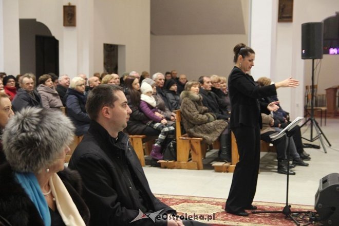 „Pierwsza kolęda” - wyjątkowy koncert w kościele pw. św Franciszka z Asyżu [10.01.2016] - zdjęcie #4 - eOstroleka.pl