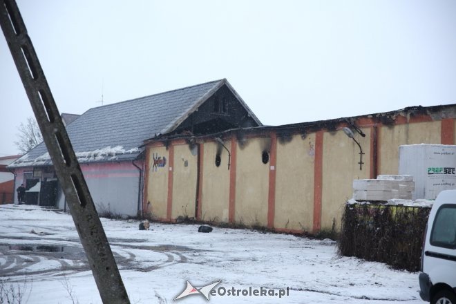 Disco Club w Myszyńcu spłonął doszczętnie. Policja bada wątek podpalenia [13.01.2016] - zdjęcie #16 - eOstroleka.pl