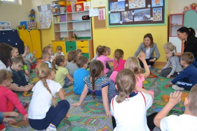 „Przygody kropli wody” w ramach akcji Ostrołęka Czyta Dzieciom [14.01.2016] - zdjęcie #2 - eOstroleka.pl